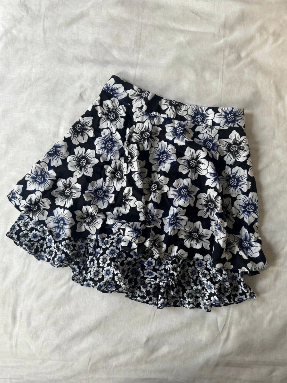 Kate Spade New York Black Floral Skirt 2 - Picture 2 of 6